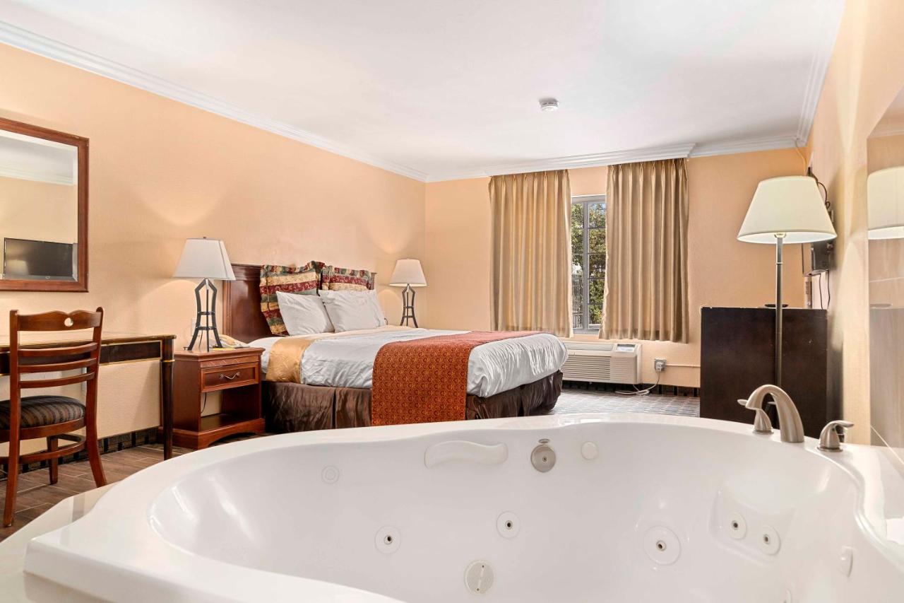 King Room with Spa Bath