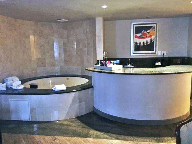 Hollywood Grand Jacuzzi Suite