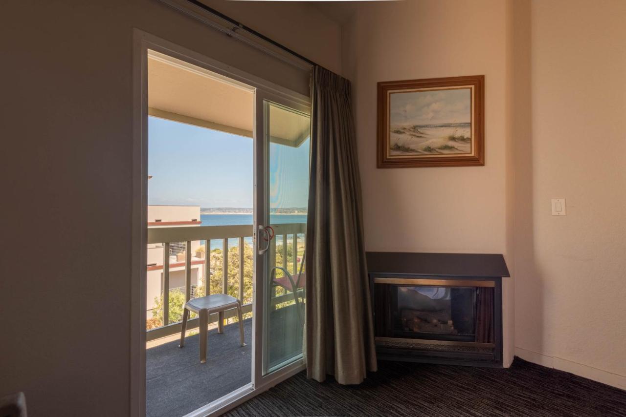 King Room with Partial Ocean View and Fireplace